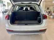 Xe Volkswagen Tiguan Luxury màu trắng, giảm trước bạ + tặng gói phụ kiện lên đến 40tr
