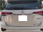 Cần bán gấp Toyota Fortuner TRD sản xuất 2019, màu trắng còn mới