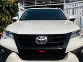 Cần bán gấp Toyota Fortuner TRD sản xuất 2019, màu trắng còn mới