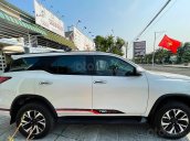 Cần bán gấp Toyota Fortuner TRD sản xuất 2019, màu trắng còn mới