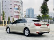 Cần bán lại xe Toyota Camry sản xuất năm 2015, màu vàng cát