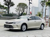 Cần bán lại xe Toyota Camry sản xuất năm 2015, màu vàng cát