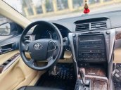 Cần bán lại xe Toyota Camry sản xuất năm 2015, màu vàng cát