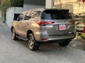 Bán xe Toyota Fortuner đời 2019, màu xám chính chủ