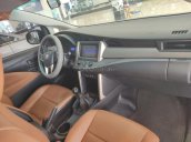 Bán nhanh giá mềm Toyota Innova sản xuất 2019, màu bạc như mới