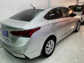 Cần bán xe Hyundai Accent năm 2018, màu bạc còn mới