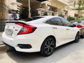 Bán Honda Civic RS 15Turbo 2019, màu trắng, xe nhập số tự động