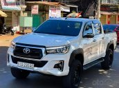 Cần bán gấp Toyota Hilux năm sản xuất 2017, màu trắng, nhập khẩu còn mới, giá 622tr