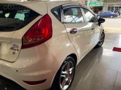 Bán Ford Fiesta sản xuất năm 2011, màu trắng còn mới