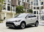 Cần bán xe Hyundai i20 Active năm 2015, màu bạc, nhập khẩu xe gia đình