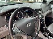 Cần bán Hyundai Sonata năm 2013, màu trắng, nhập khẩu 