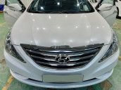 Cần bán Hyundai Sonata năm 2013, màu trắng, nhập khẩu 