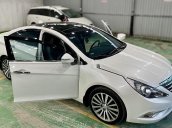 Cần bán Hyundai Sonata năm 2013, màu trắng, nhập khẩu 