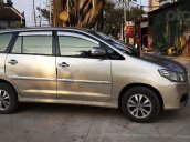 Cần bán xe Toyota Innova sản xuất năm 2015, màu vàng còn mới, giá tốt