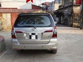 Cần bán xe Toyota Innova sản xuất năm 2015, màu vàng còn mới, giá tốt