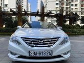 Cần bán gấp Hyundai Sonata năm 2010, màu trắng, xe nhập còn mới