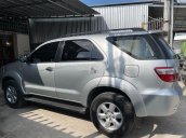 Cần bán lại xe Toyota Fortuner năm 2011, nhập khẩu nguyên chiếc còn mới, giá tốt