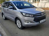 Bán Toyota Innova 2.0E năm sản xuất 2017, màu bạc còn mới