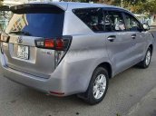 Bán Toyota Innova 2.0E năm sản xuất 2017, màu bạc còn mới