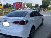 Cần bán gấp Kia Cerato sản xuất năm 2017, màu trắng