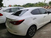 Cần bán xe Mazda 2 năm 2016, màu trắng, 420 triệu