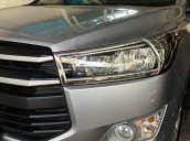 Cần bán gấp Toyota Innova E sản xuất năm 2016, màu bạc