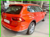 Khuyến mãi Tháng 2/2021 Volkswagen Tiguan Luxury màu cam giảm 100% trước bạ + gói quà tặng cực hấp dẫn