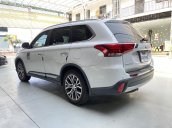 Bán xe Mitsubishi Outlander sản xuất năm 2019, mới đi 20.000km, trả góp chỉ 301 triệu