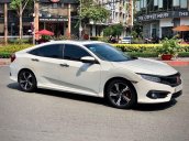 Cần bán gấp Honda Civic sản xuất năm 2017, nhập khẩu còn mới