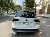 Xe Volkswagen Tiguan đăng ký lần đầu 2019 màu trắng, xe gia đình