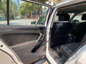 Xe Volkswagen Tiguan đăng ký lần đầu 2019 màu trắng, xe gia đình