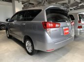 Bán ô tô Toyota Innova E 2018, màu bạc, BH chính hãng năm 2018, giá 645tr