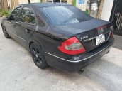 Cần bán Mercedes E200 đời 2007, màu đen số tự động, 345tr