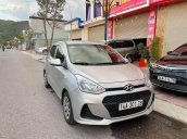 Cần bán nhanh Hyundai Grand i10 sản xuất năm 2017, màu bạc số sàn, xe gia đình