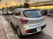 Cần bán nhanh Hyundai Grand i10 sản xuất năm 2017, màu bạc số sàn, xe gia đình