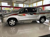 Bán Toyota Hilux năm sản xuất 2011, màu bạc, xe nhập còn mới, 355 triệu