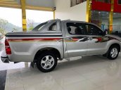 Bán Toyota Hilux năm sản xuất 2011, màu bạc, xe nhập còn mới, 355 triệu