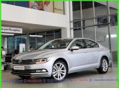 [Volkswagen Trường Chinh ] ưu đãi trước bạ sốc 200tr + phụ kiện chính hãng cho Pasat Bluemotion màu bạc, LH Mr Thuận