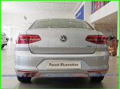 [Volkswagen Trường Chinh ] ưu đãi trước bạ sốc 200tr + phụ kiện chính hãng cho Pasat Bluemotion màu bạc, LH Mr Thuận