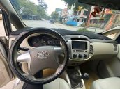 Bán Toyota Innova năm sản xuất 2015, màu bạc còn mới, giá 395tr