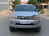 Cần bán Toyota Fortuner đời 2010, màu bạc