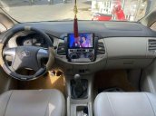 Bán Toyota Innova năm 2014, màu bạc 