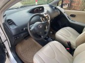 Cần bán Toyota Yaris đời 2007, màu bạc, nhập khẩu 