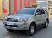 Cần bán Toyota Fortuner đời 2010, màu bạc