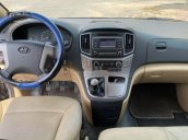 Bán xe Hyundai Starex đời 2017, màu bạc, xe nhập