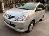 Cần bán xe Toyota Innova đời 2010, màu bạc, giá tốt