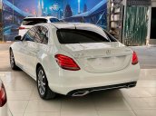 Cần bán gấp Mercedes C200 năm 2018, màu trắng mới như xe hãng, giá cực đẹp