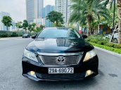 Cần bán lại xe Toyota Camry 2.0E AT sản xuất 2013, màu đen, biển Hà Nội, giá mềm