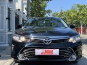 Cần bán Toyota Camry năm 2019, màu đen chính chủ, giá 925tr