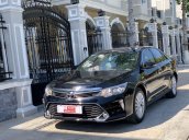 Cần bán Toyota Camry năm 2019, màu đen chính chủ, giá 925tr